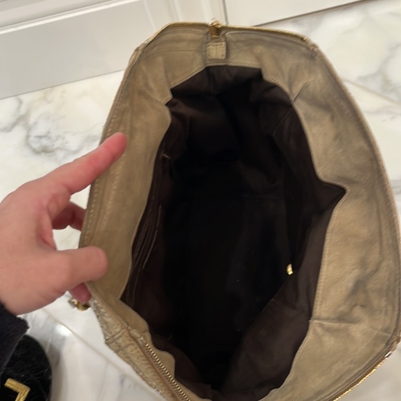 Yves Saint Laurent Downtown Patent leather tote - Picture 6 of 15